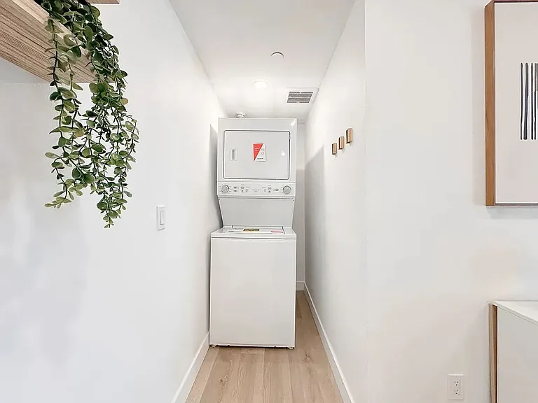1258 W 37th Dr — Photo 8