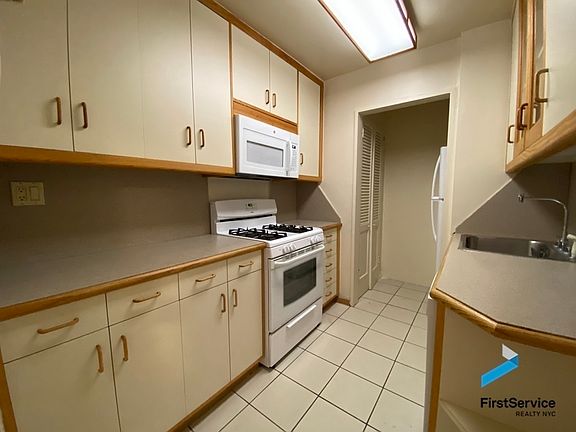 2nd image of 250 E 73rd St APT 12D