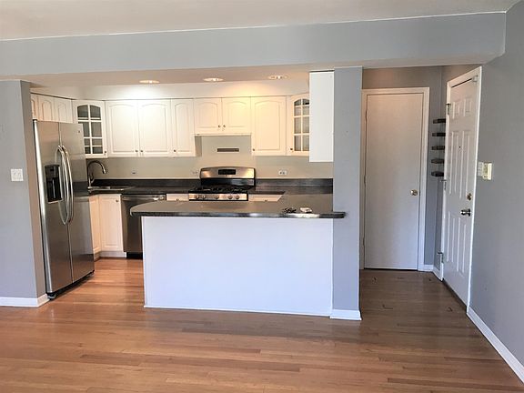 4th image of 2112 W Armitage Ave APT 1N