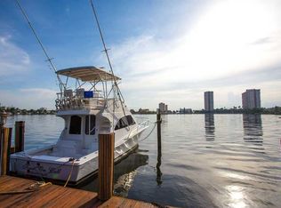 922 S Southlake Dr, Hollywood, FL 33019