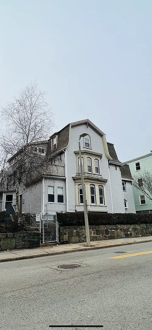 **One Month Free Rent Don't Miss This Spacious 4-Bedroom Apartment In The Meeting House Hill Neig... — Photo 2
