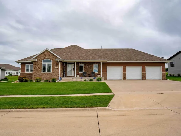 220 Fairway Dr, Dike, IA 50624
