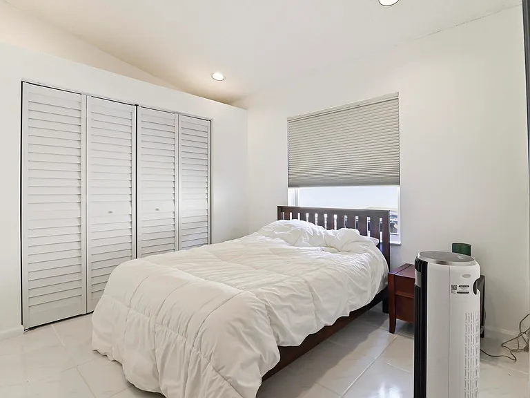 5690 Green Island Dr — Photo 10