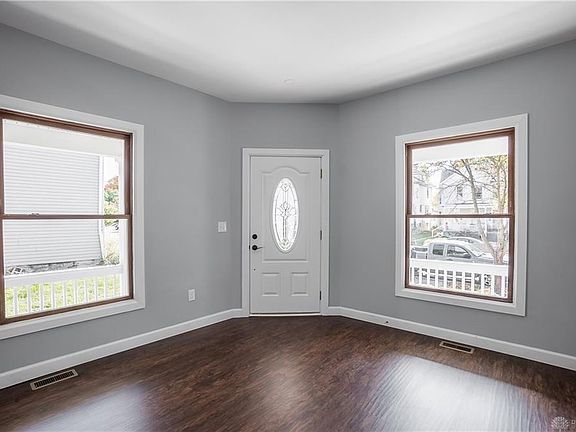 5th image of 822 W Greene St