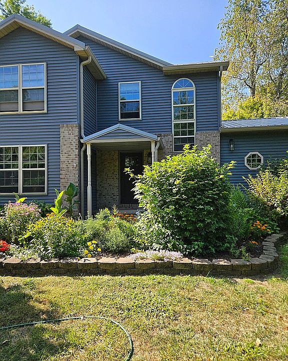 1st image of 5 Woodmere Dr