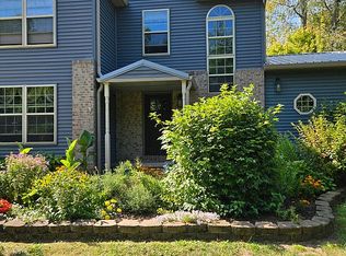 5 Woodmere Dr, Paris, IL 61944