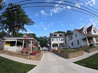 72 N Shore Dr, South Haven, MI 49090
