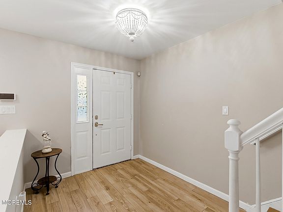 4th image of 32 Bronia Street