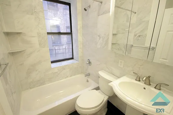 Rented by EXR | media 10