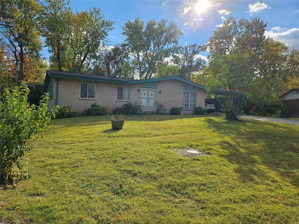 9678 Mesa Dr, Saint Louis, MO 63132