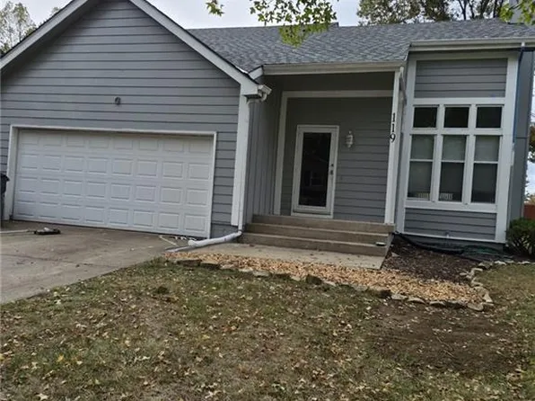 119 S Janell Dr, Olathe, KS 66061
