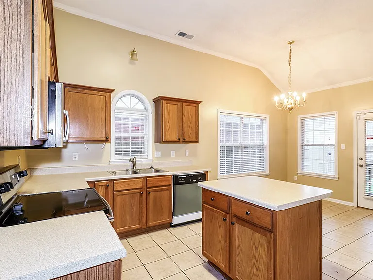 8691 Overcup Oaks Dr — Photo 11