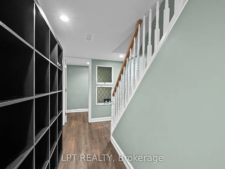 126 Blackburn Ave — Photo 31