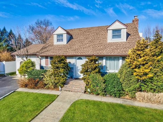 20 Hicks Cir Hicksville Ny 11801 Zillow