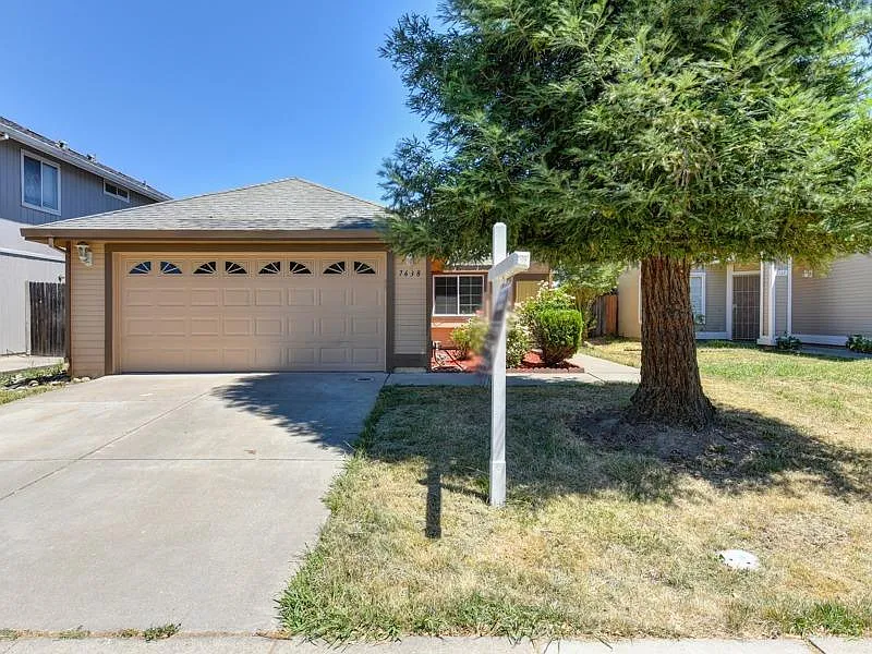 7638 Bluebrook Way photo 1