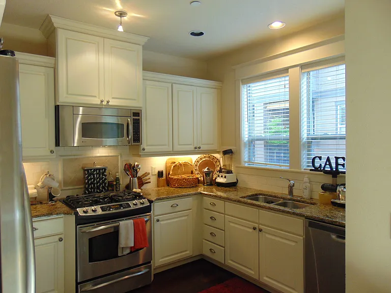 676 SW Trillium Creek Ter — Photo 5