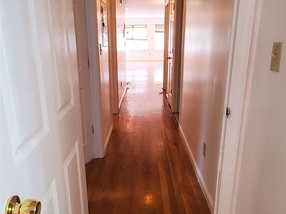 5th image of 122 Logan Ave Floor 2
