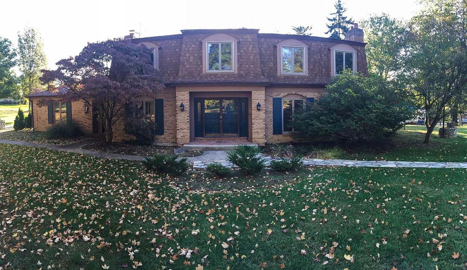 832 Rosewood Dr photo 1