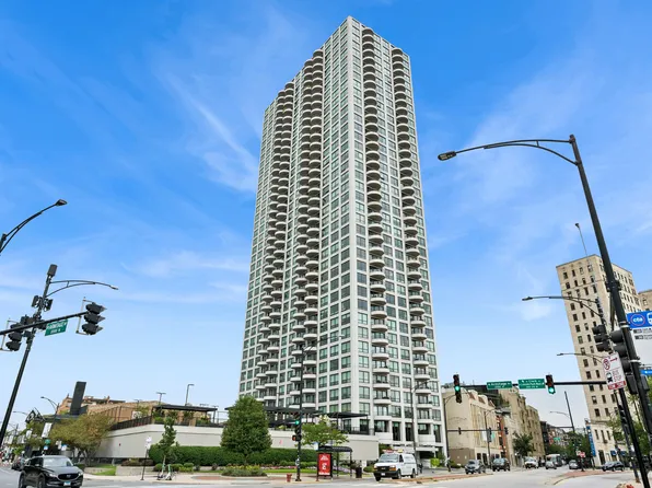 (undisclosed Address), Chicago, IL 60614
