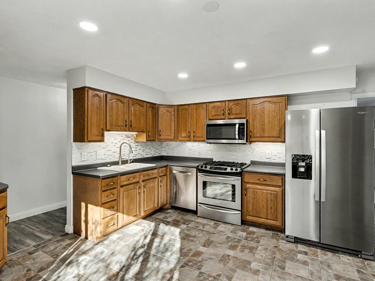 4 bed, 2040 sqft, $3,000 — Photo 4