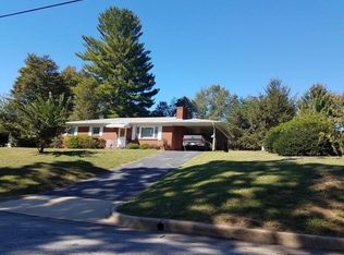 67 Sulphur Springs Rd, Asheville, NC 28806