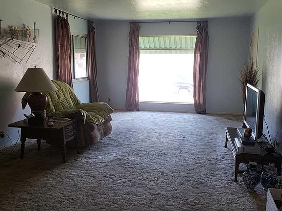 2nd image of 853 Serra Dr