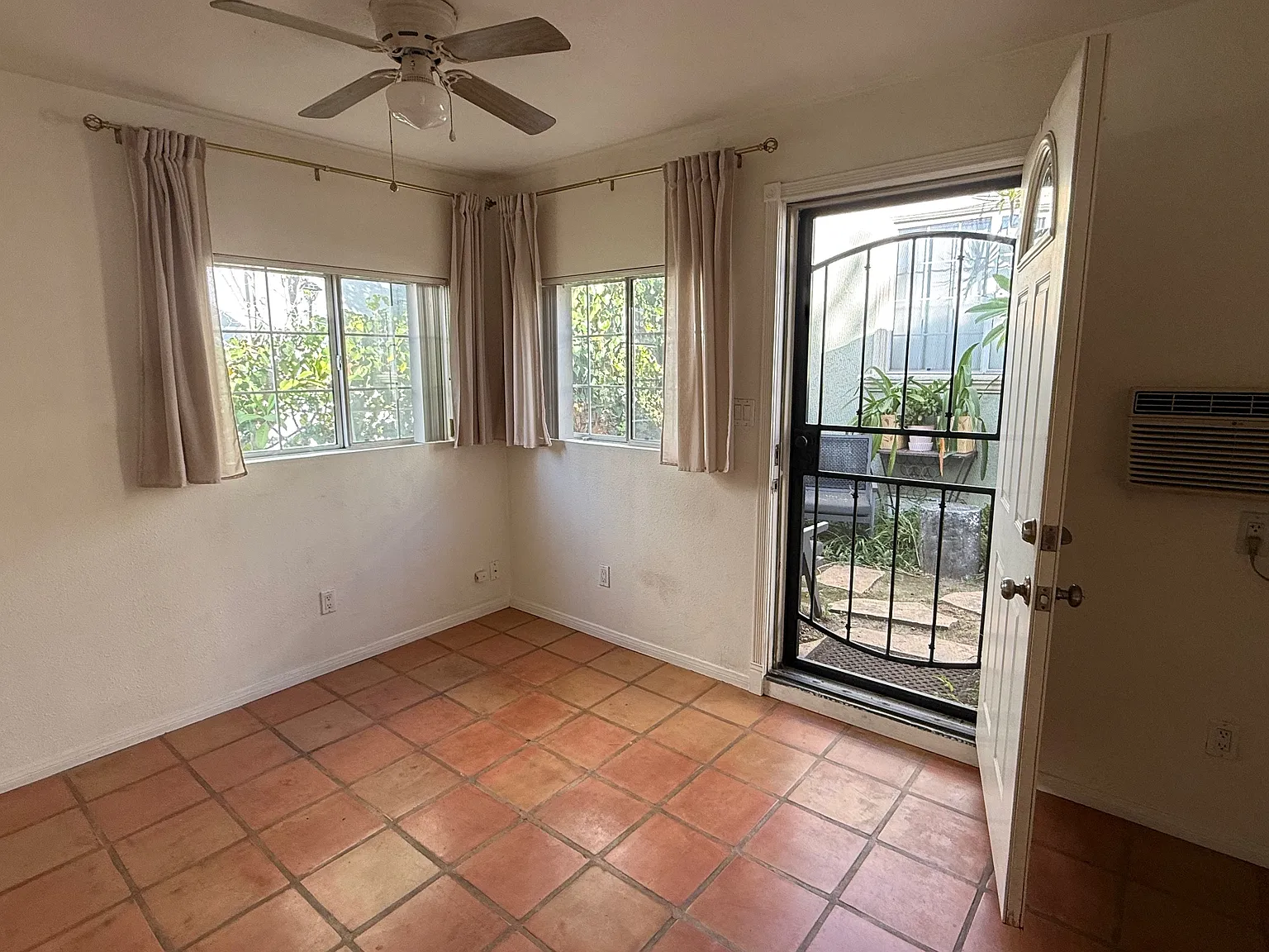 Studio, 280 sqft, $1,550 — Photo 3