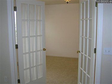 3rd image of 601 Windsor Ln