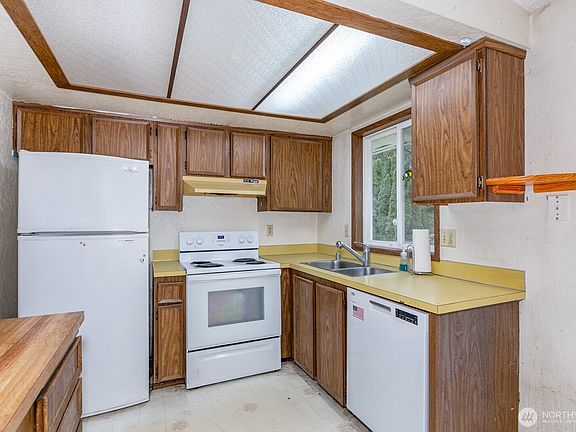 5th image of 2330 171st Place SE