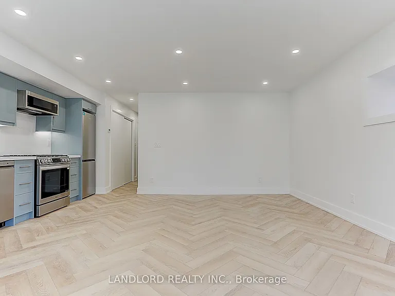 71 Livingstone Ave #LOWER — Photo 24