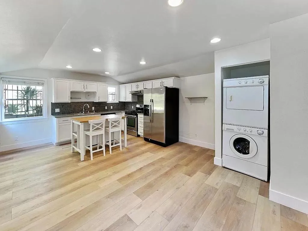 2 bed, 900 sqft, $3,800 — Photo 2