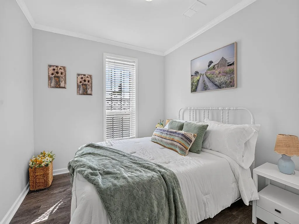 3 bed, 2.0 bath, 1460 sqft, $1,299 — Photo 3