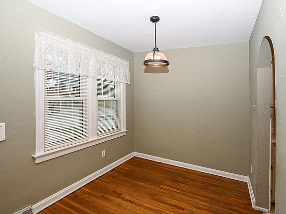 5th image of 3809 Thornton Dr