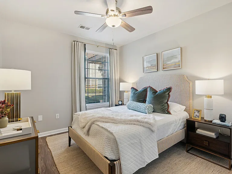 2 Bedroom Premier Garden-Renovated