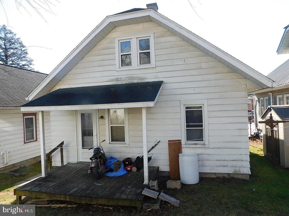 2nd image of 3 Woods Ln