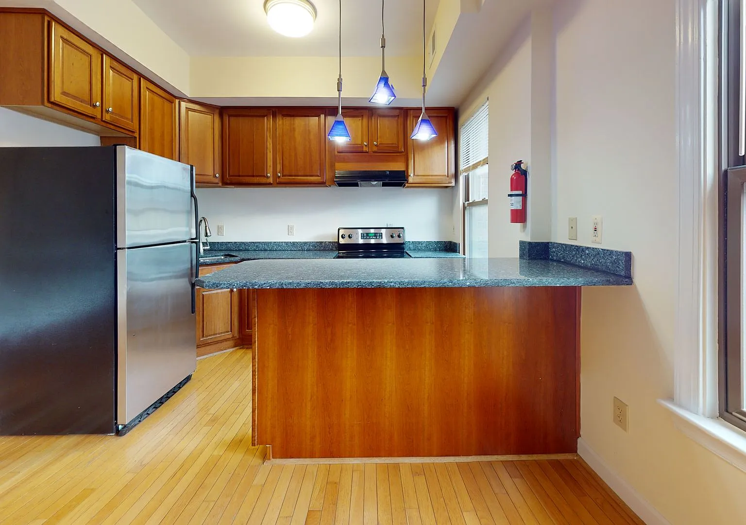 Sleek and Updated Studio Apartment W/Full Sized Kitchen, Hardwood Flooring, Pets Welcomed, Extra ... — Photo 2