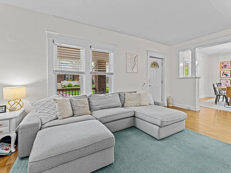 2031 Alameda Ave — Photo 3