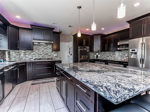 4th image of 3634 Somerset Dr