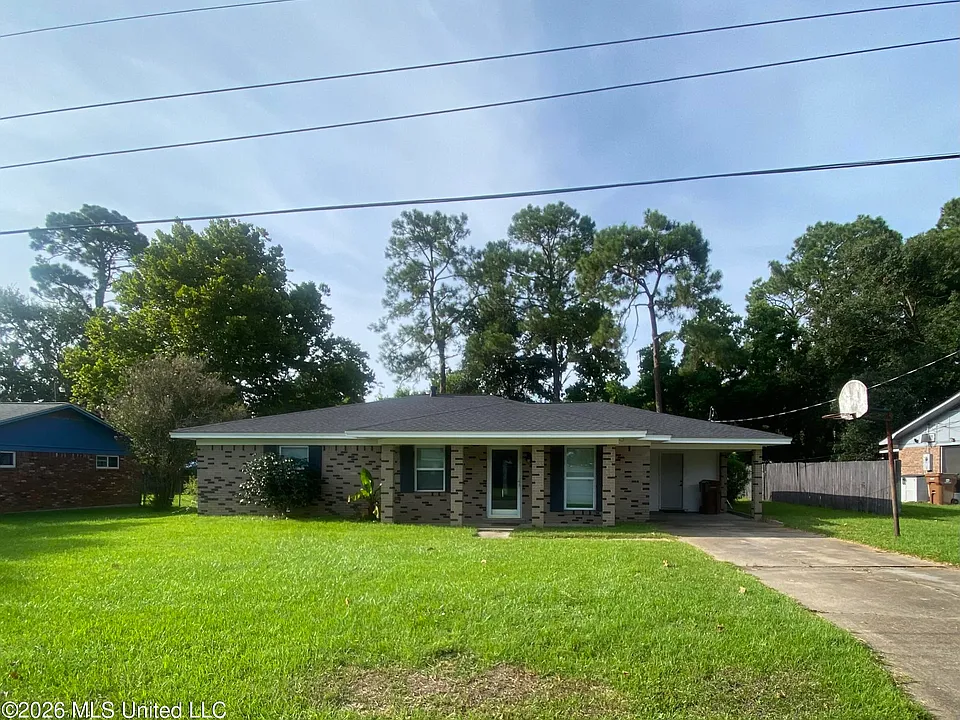 218 Alverado Dr