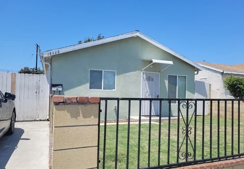18429 Norwalk Blvd