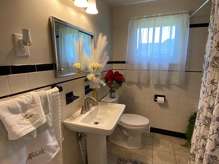 Full bathroom