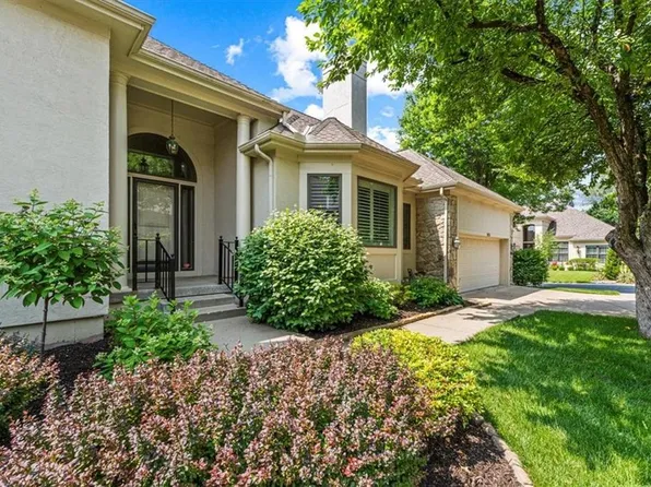 9111 Walmer St, Overland Park, KS 66212