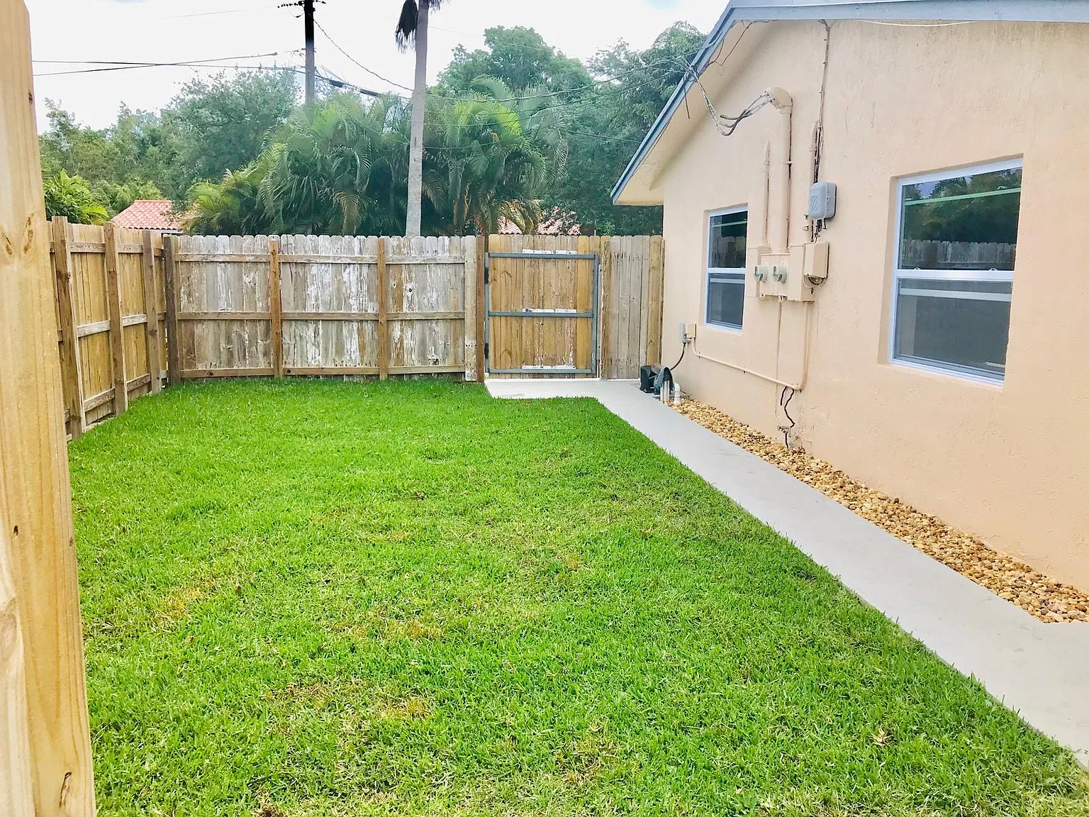 2 bed, 2200 sqft, $2,600 — Photo 2