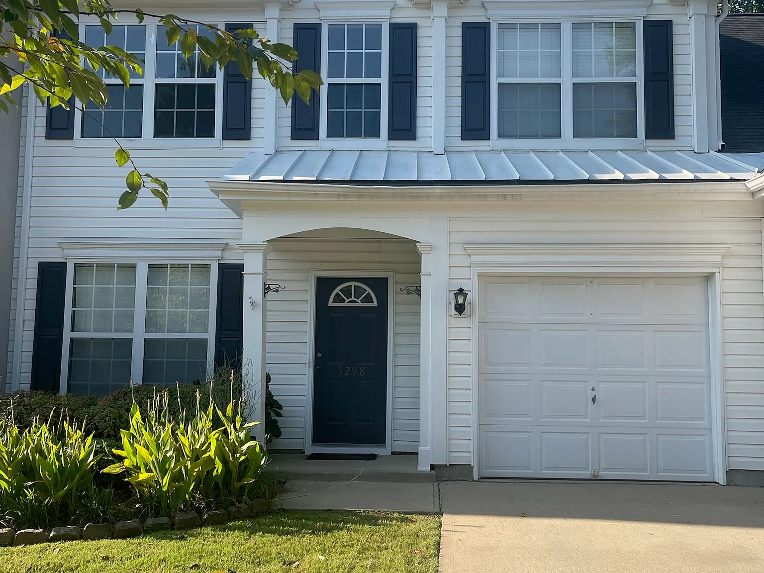 3 bed, 2.5 bath, 1636 sqft, $2,499 — Photo 2