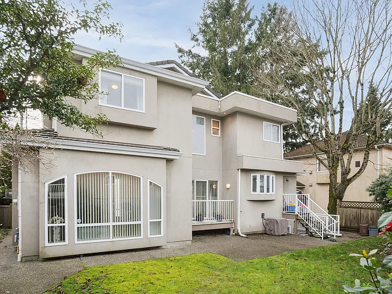 2085 Qualicum Dr — Photo 4