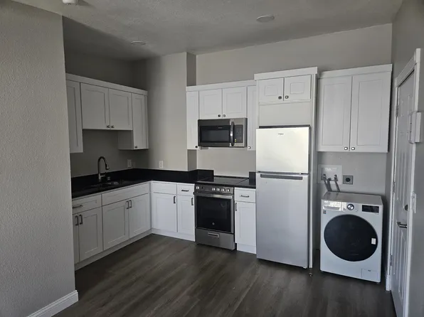 53 E Sherman St #10, Lebanon, OR 97355