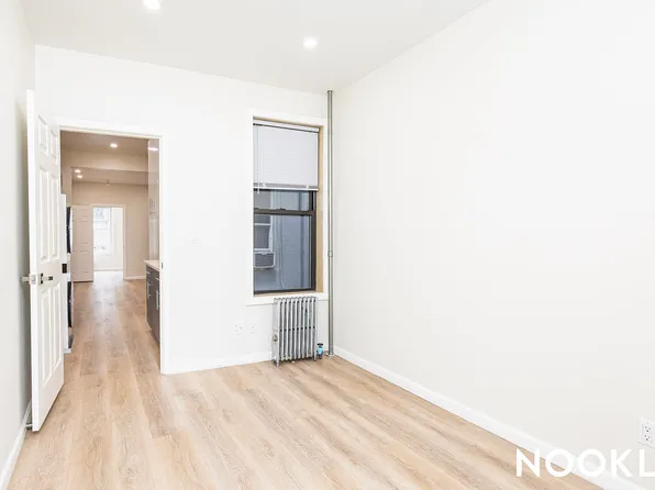 1826 Woodbine Street image 8 of 20