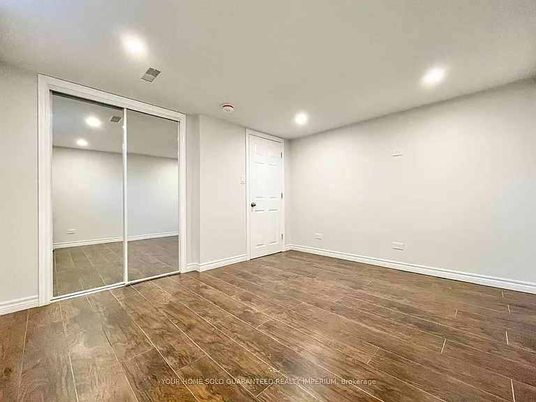 31 Rendale Ave #LOWER — Photo 6