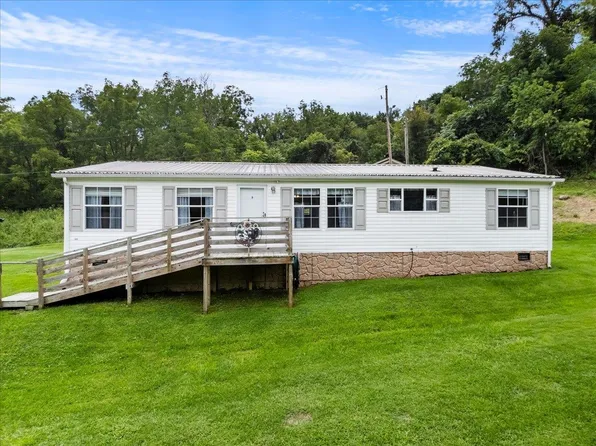 1024 Dora Hwy, Pulaski, VA 24301