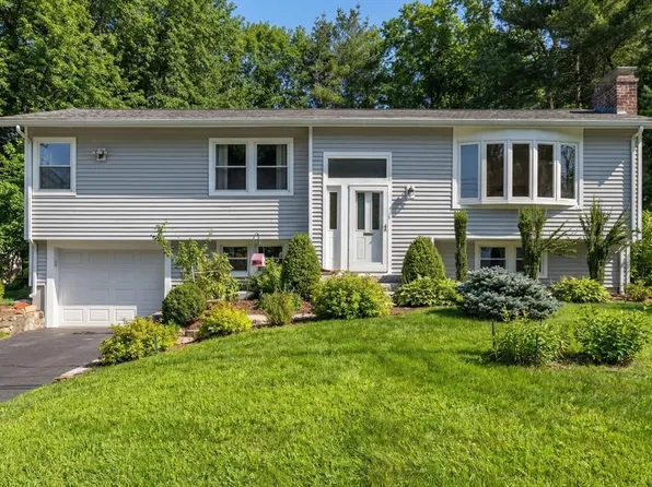 19 Rolling Ln, Framingham, MA 01701